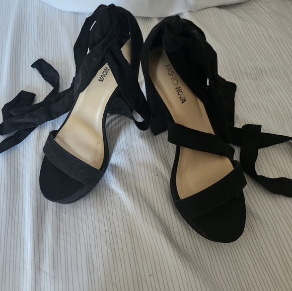 (2 for$60)Heels Fashion Nova 8.5, platform wrap chunky heel - Picture 2 of 7